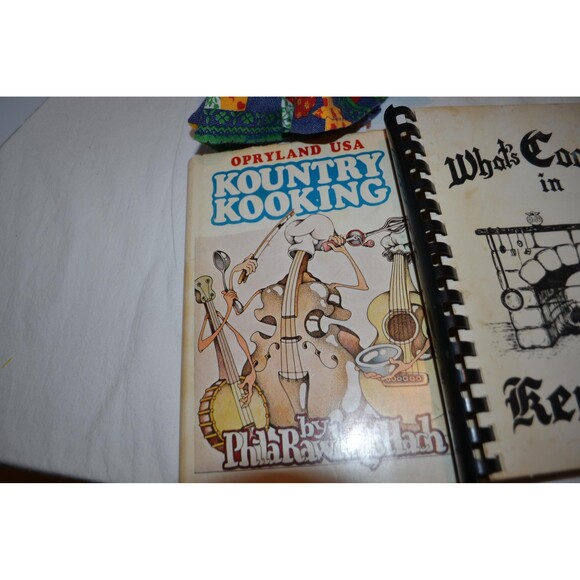 Vintage Cookbooks Southern Hospitality Fun Trio - Picture 5 of 9